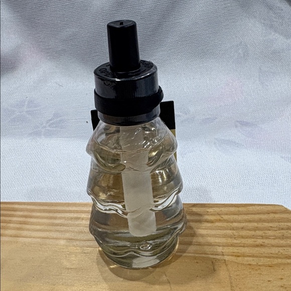 Bath & Body Works Iced Vanilla Woods Fragrance Refills - Picture 2 of 2